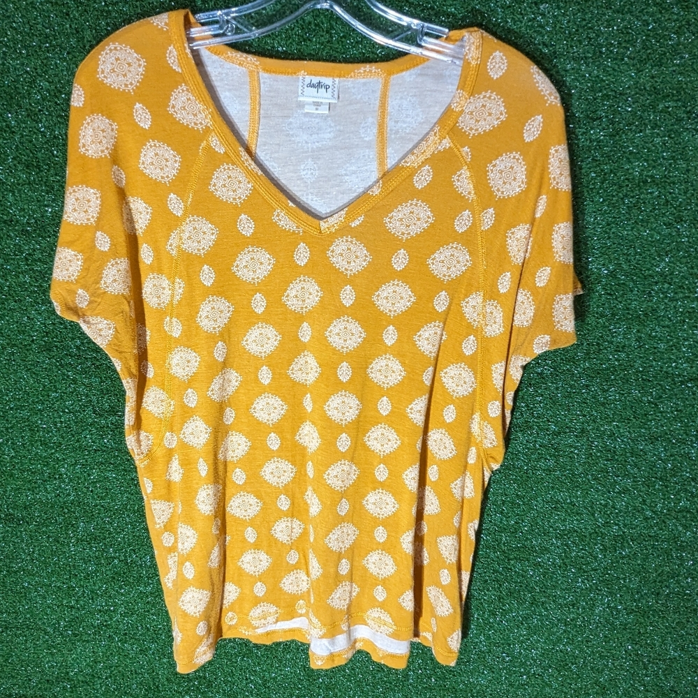 Daytrip size medium butterscotch color mandala top super soft v neck